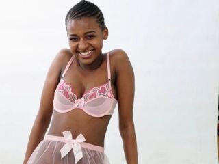 beautiful camgirl NaomiBrookes