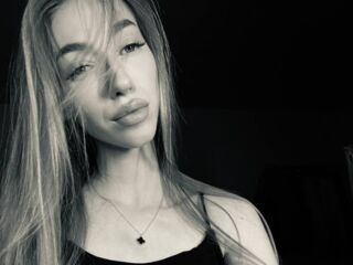 cam girl spreading pussy NikkiTenerovich