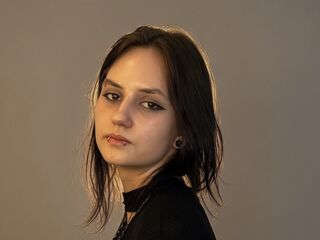 camslut masturbating OmaMckeithen