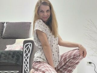 camgirl masturbating with vibrator RoxyLorie