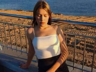 topless webcamgirl SuziBarringer