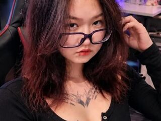 cam girl playing with sextoy TishaOyervides