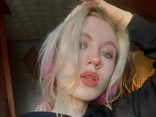 camgirl masturbating with sex toy UdeleDarlington