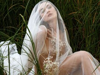 camgirl shaving pussy VictoriaIcett